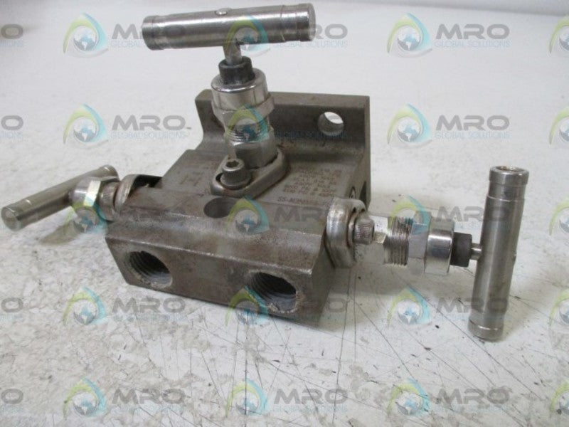 WHITNEY SS-M3NBF8-FL MANIFOLD VALVE  UNMP