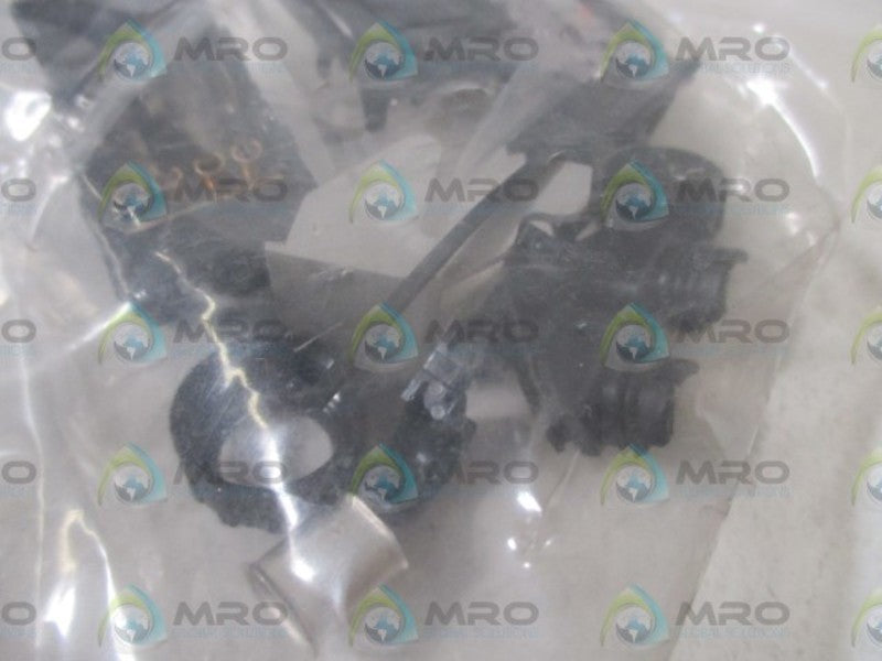 LOT OF 8 AMP. P.N. 554000-1 CONNECTOR KIT NSNP IN A FACTORY BAG