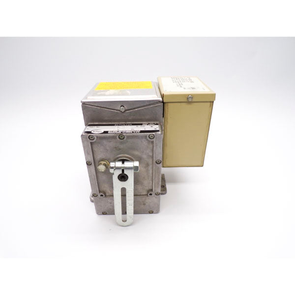 ECLIPSE CP-8391-703 EMP-424-4 240VAC 2A (AS PICTURED) NSNP