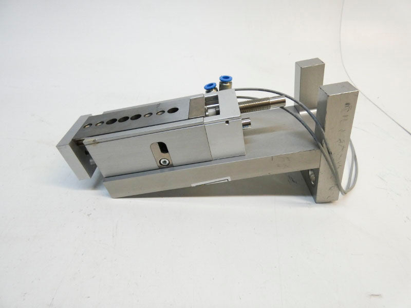 FESTO DGSL-12-30-Y3A 543977 (AS PICTURED) UNMP