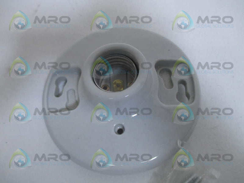 LEVITON 000-9875 PORCELAIN LAMP HOLDER (AS PICTURED)  NSMP