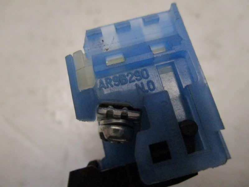 IDEC AR9B290 CONTACT BLOCK  UNMP