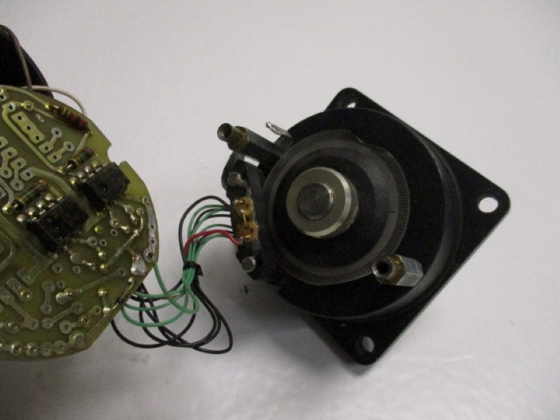 DISC 702FR-200-0CLP-TTL-SS OPTICAL SHAFT ENCODER (AS PICTURED)  UNMP
