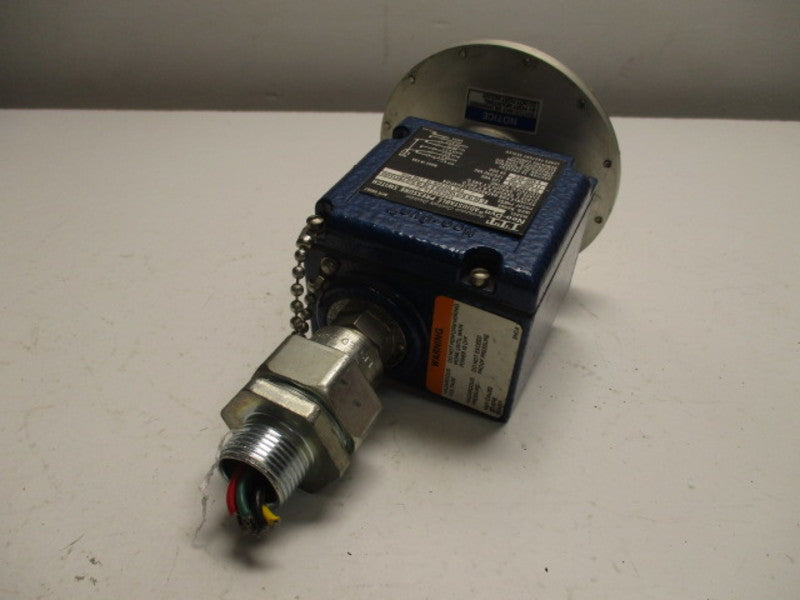 ITT 142PS2CC6-443  UNMP