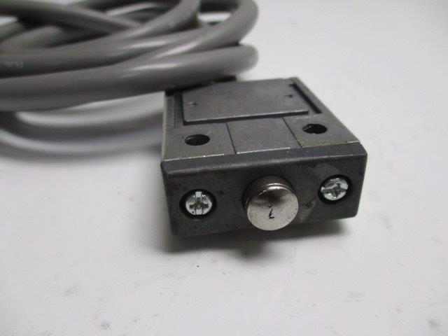 OMRON D4C-1701  UNMP