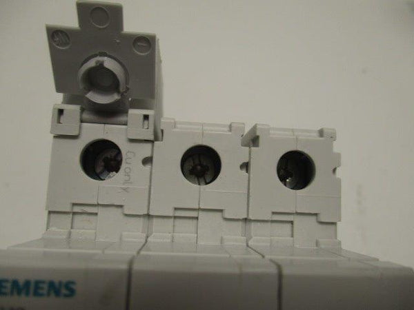 SIEMENS 5SJ4303-8HG42 CIRCUIT BREAKER 3A (AS PICTURED)  UNMP