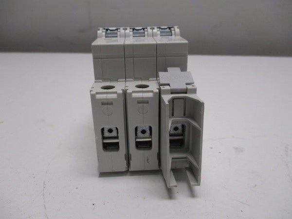 SIEMENS 5SJ4303-8HG42 CIRCUIT BREAKER 3A (AS PICTURED)  UNMP