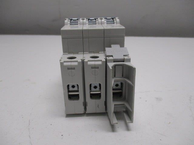 SIEMENS 5SJ4303-8HG42 CIRCUIT BREAKER 3A (AS PICTURED)  UNMP