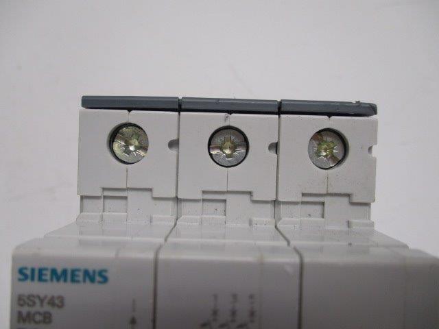 SIEMENS 5SY4303-8 CIRCUIT BREAKER 3A  NSNP