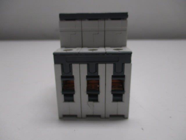 SIEMENS 5SY4303-8 CIRCUIT BREAKER 3A  NSNP