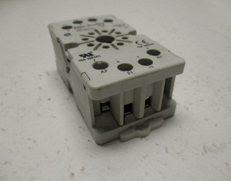 ALLEN BRADLEY 700-HN100 RELAY SOCKET SER. D  UNMP