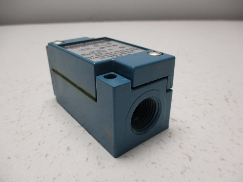 MICRO SWITCH LST1H (AS PICTURED) UNMP