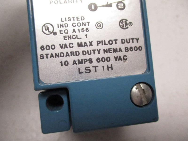 MICRO SWITCH LST1H (AS PICTURED) UNMP