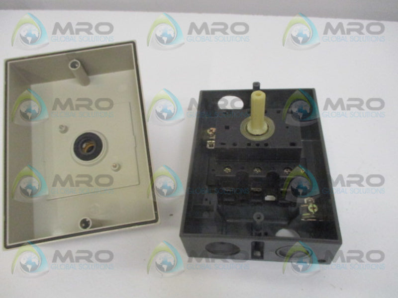KLOCKNER MOELLER P3-63 DISCONNECT SWITCH (AS PICTURED)  UNMP