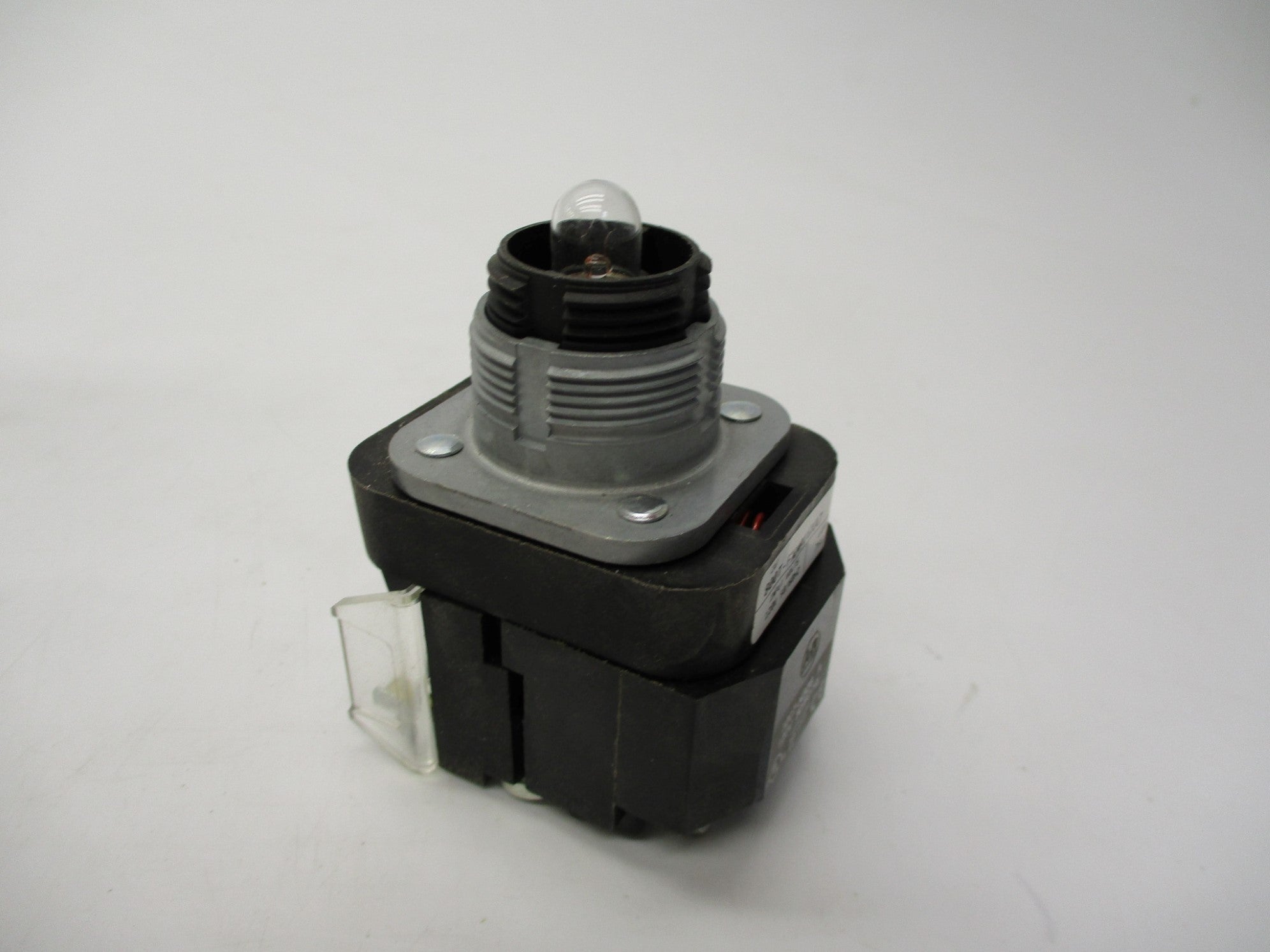 ALLEN BRADLEY 800T-FXMP16XA7 SER. T 120V (WH) NSMP