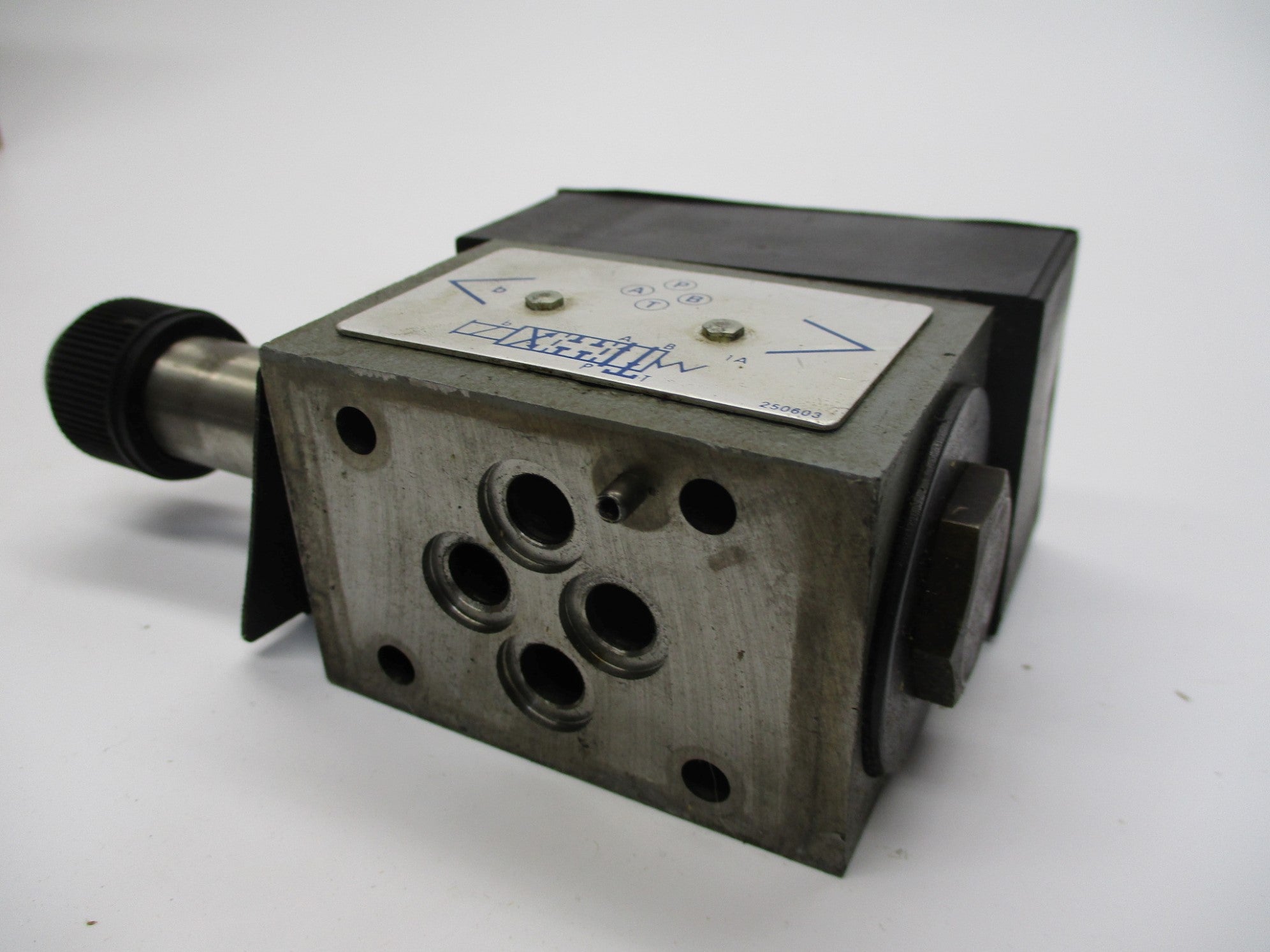 CONTINENTAL HYDRAULICS VS5M-1A-GBT-68L-J 120VAC (AS PICTURED) UNMP