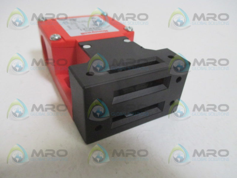 HONEYWELL GKNC21 SAFETY INTERLOCK SWITCH NO KEY  NSNP