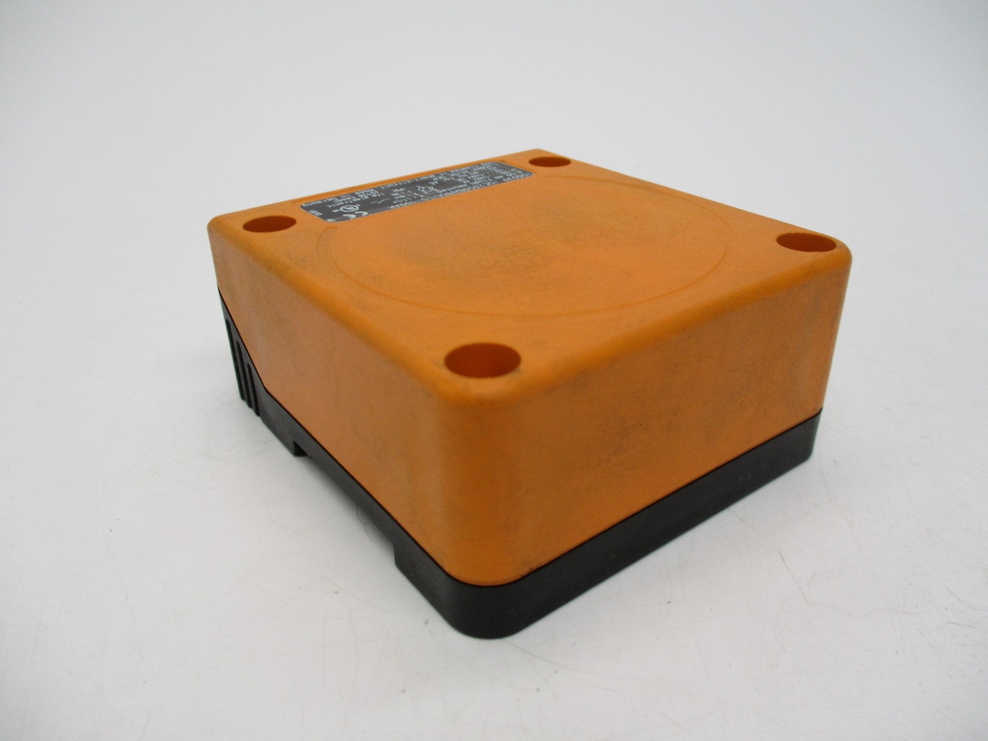 IFM EFECTOR ID0039 20-140VAC UNMP
