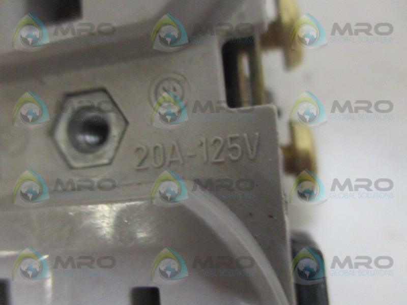 LEVITON OA36E2 OUTLET 20A 125V NSNP