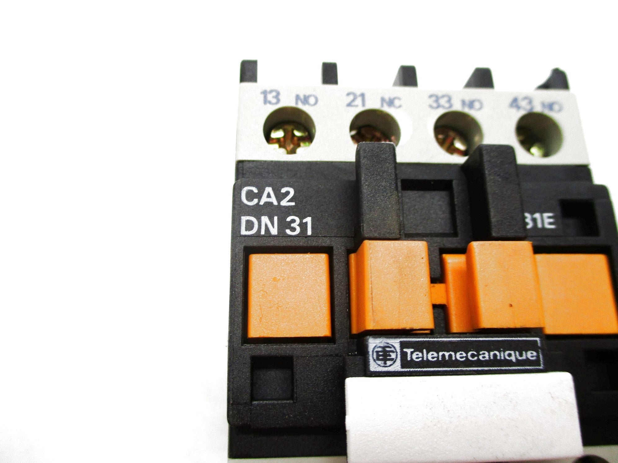 TELEMECANIQUE CA2DN31G6 120V NSNP
