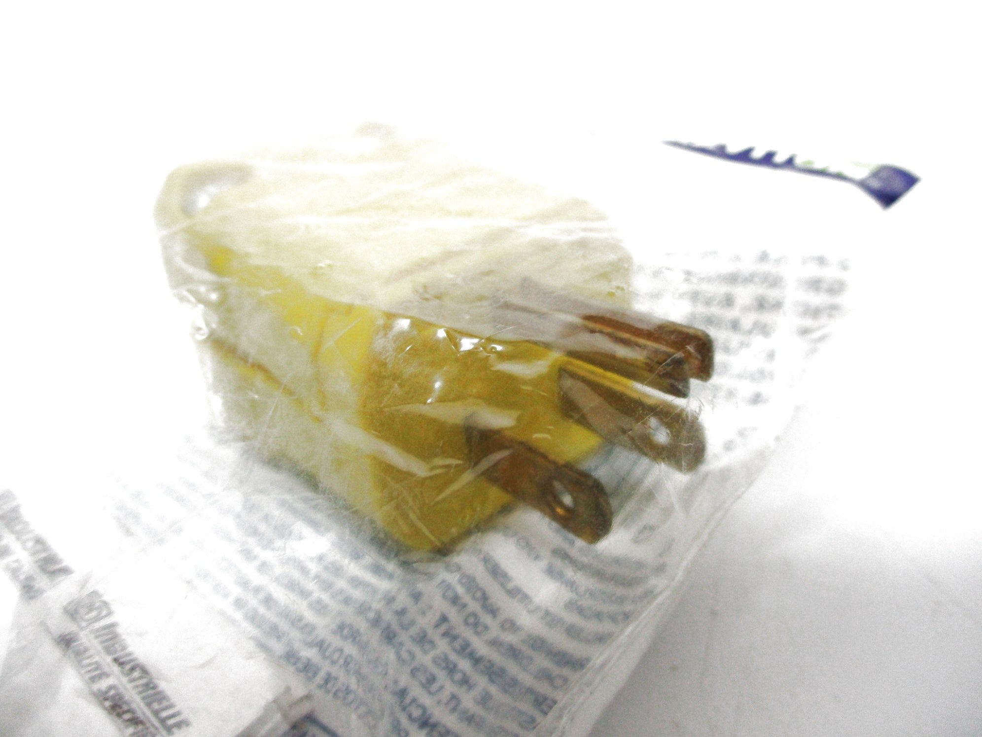 LEVITON 081-5256-VY 125V 15A NSMP