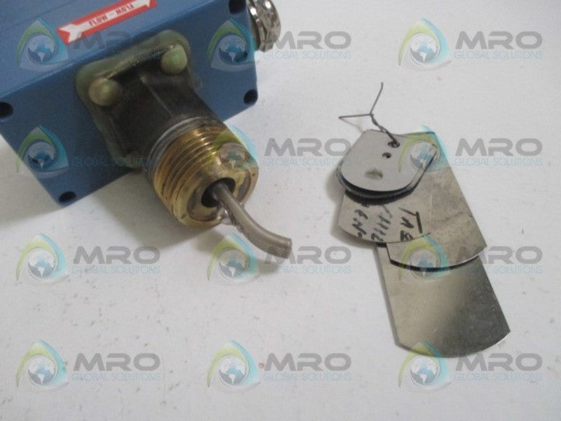 JOHNSON CONTROLS F61TB-9100 FLOW SENSOR (IN BOX) UNMP