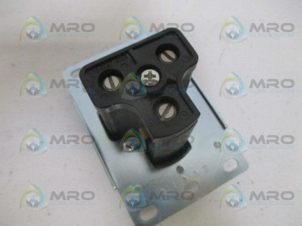 PASS & SEYMOUR 3802 POWER OUTLET 30A 125V NSNP