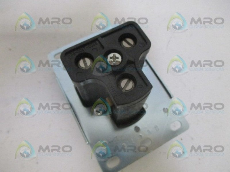 PASS & SEYMOUR 3802 POWER OUTLET 30A 125V NSNP