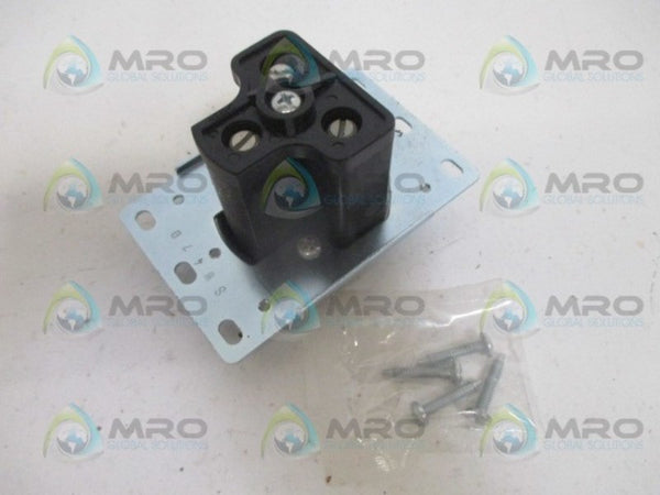 PASS & SEYMOUR 3802 POWER OUTLET 30A 125V NSMP