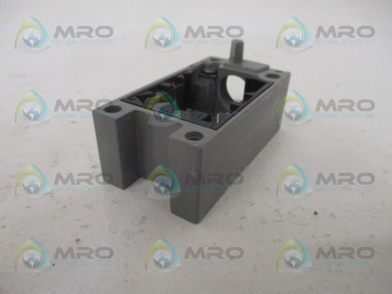 CUTLER HAMMER E51RN RECEPTACLE UNMP