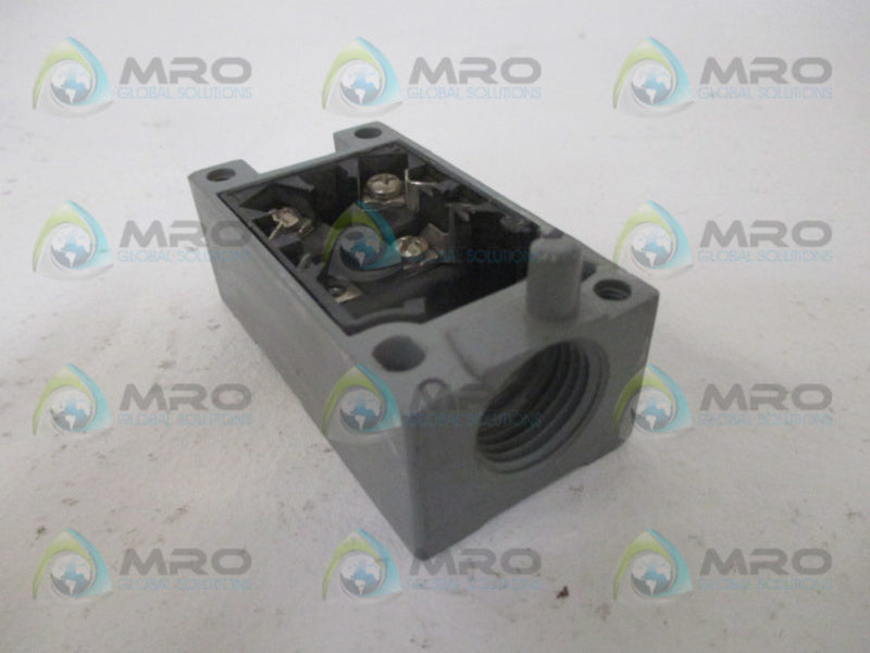 CUTLER HAMMER E51RN RECEPTACLE UNMP