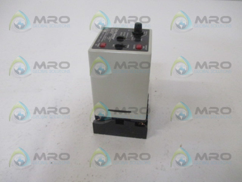 CUTLER HAMMER E65PST PHOTOELECTIC SENSOR WITH DELAY TIMER  NSNP