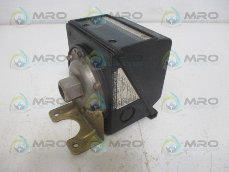 UNITED ELECTRIC J302D PRESSURE CONTROLLER 0-100PSI UNMP