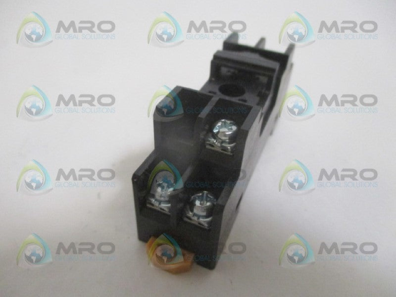 OMRON P2RF-05 RELAY SOCKET 10A/250V (AS PICTURED) NSNP