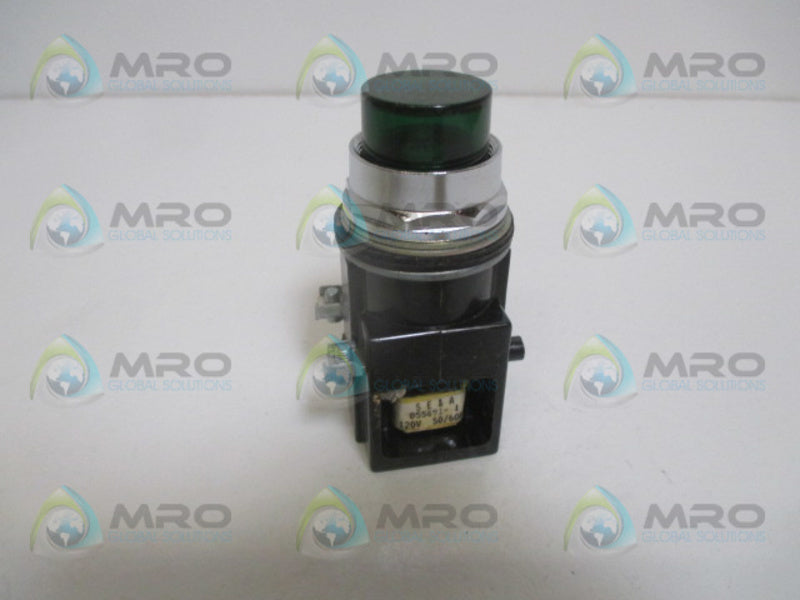 SIEMENS 52PE4G3 GREEN PUSH BUTTON 120V (AS PICTURED) UNMP