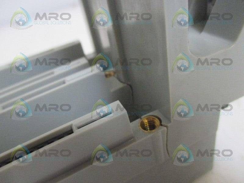FOXBORO P0400DL Y ADAPTER (AS PICTURED) NSNP