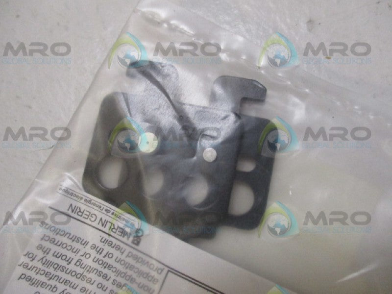 MERLIN GERIN 29370 CB REMOVABLE TOGGLE PADLOCK DEVICE NSMP