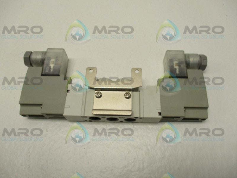 SMC SY5220-4DZ-01F-F2-Q DOUBLE SOLENOID BODY VALVE 220V NSNP