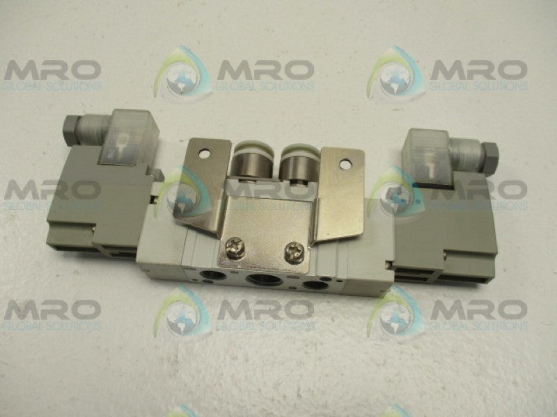 SMC SY7220-5DZ-C10-F2-Q SOLENOID VALVE BODY 24V NSNP