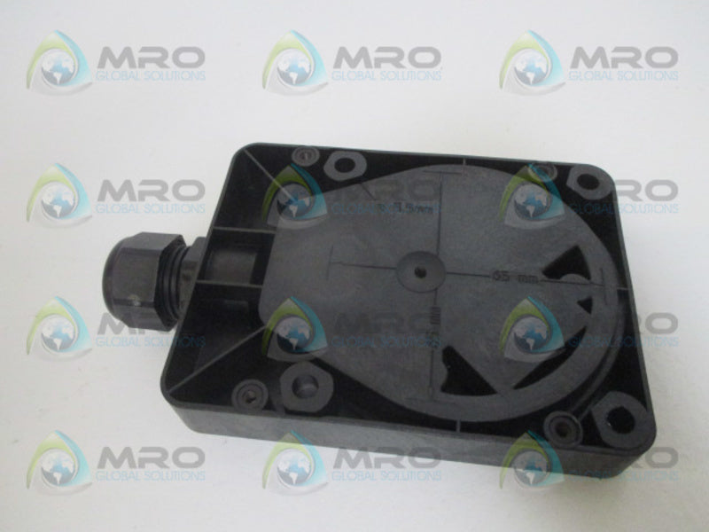 IFM EFFECTOR E10596 MOUNTING BASE *NEW IN FACTORY BAG*