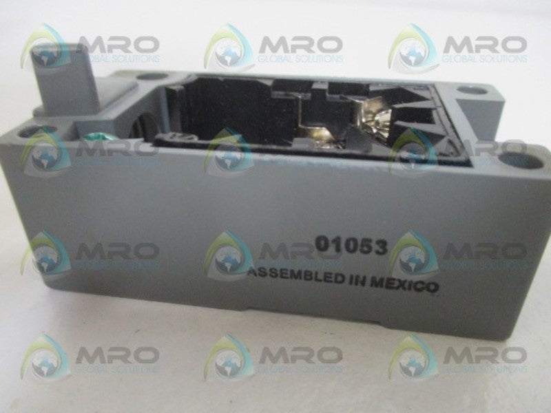 INDUSTRIAL MRO 01053 RECEPTACLE REPLACEMENT *NEW NO BOX*