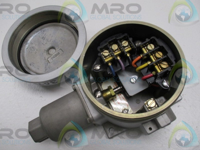 UNITED ELECTRIC J120-S144B PRESSURE SWITCH .5-20PSI  NSNP