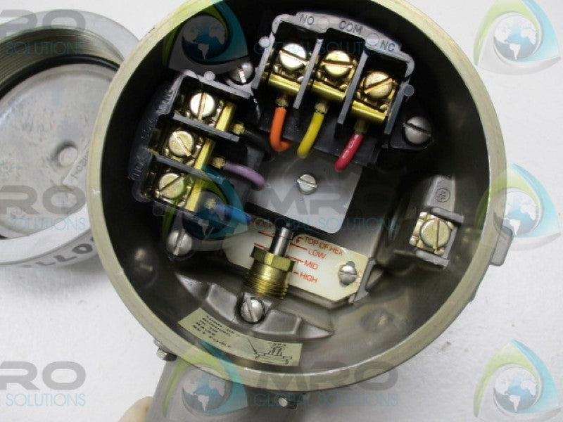 UNITED ELECTRIC J120-S144B PRESSURE SWITCH .5-20PSI  NSNP
