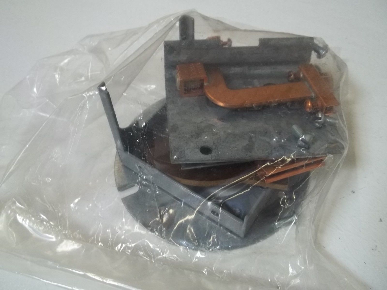 MRS POWER SYSTEMS FRS-138 CENTER FEED BOX 60A 300VAC/300VDC 3POLE NSMP