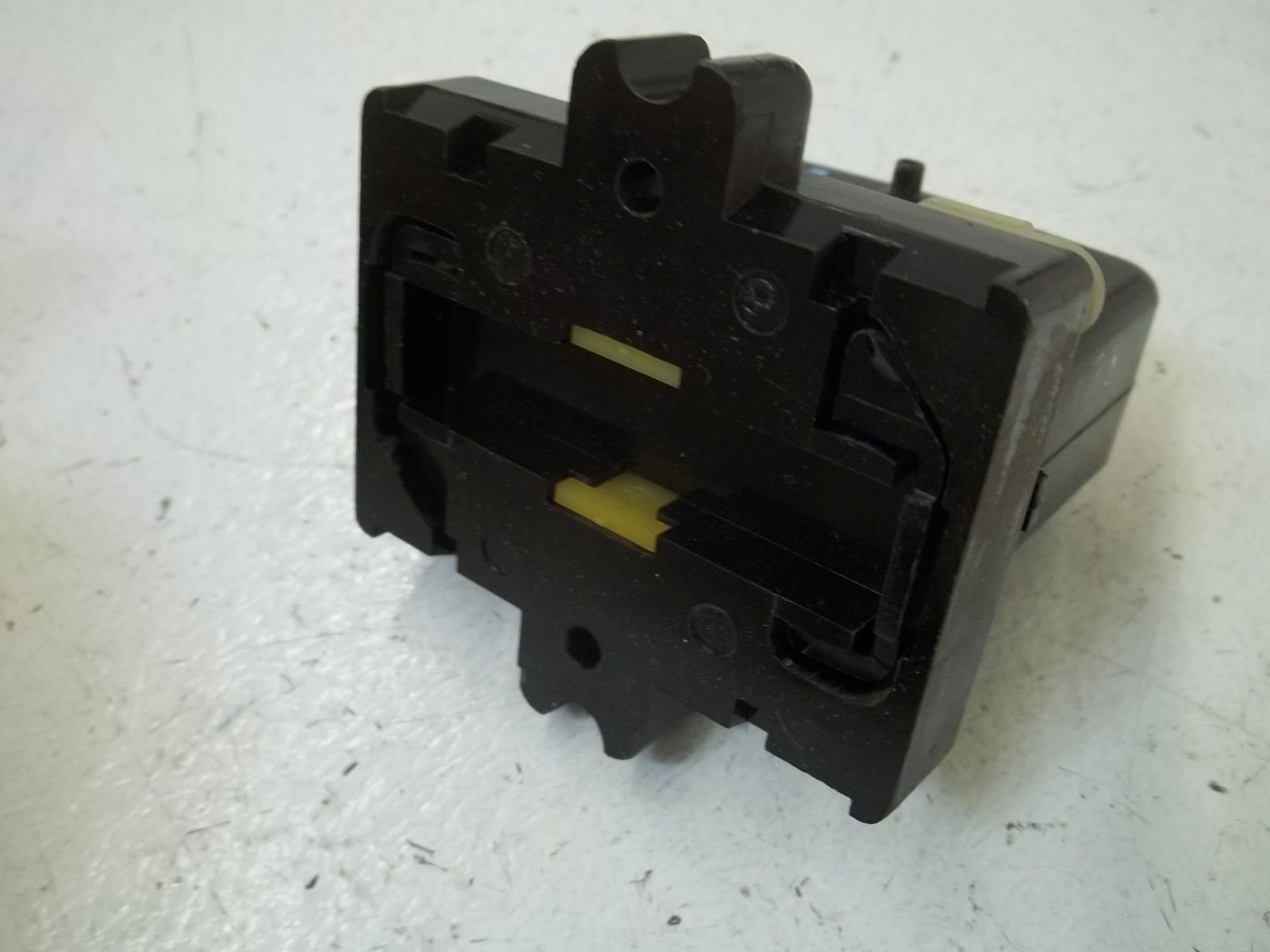 MTE 01.000001.000 SOLENOID BASE  *NEW IN A  BOX*