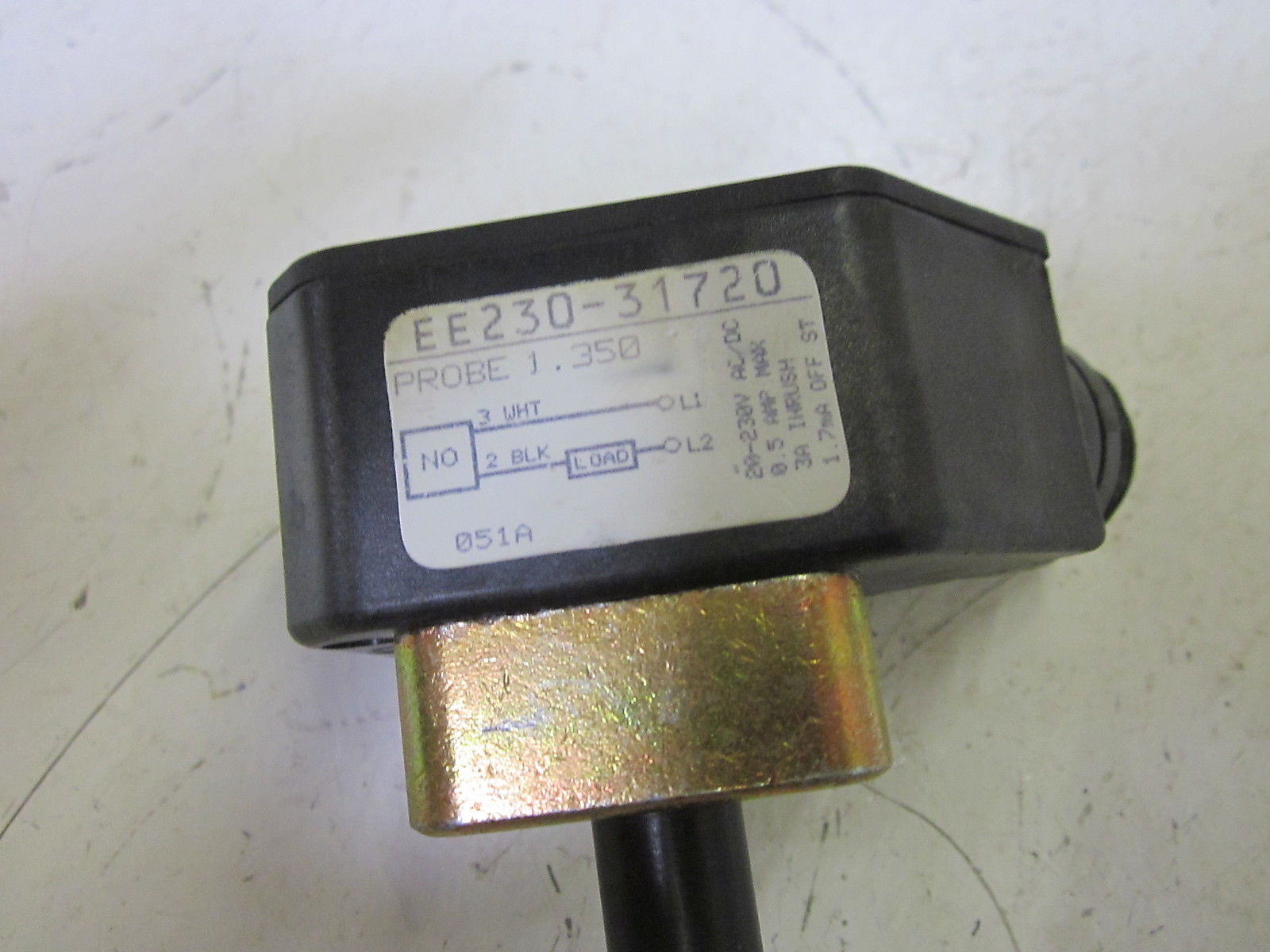 NAMCO EE230-31720 PROXIMITY SWITCH CYLINDICATOR 230V UNMP