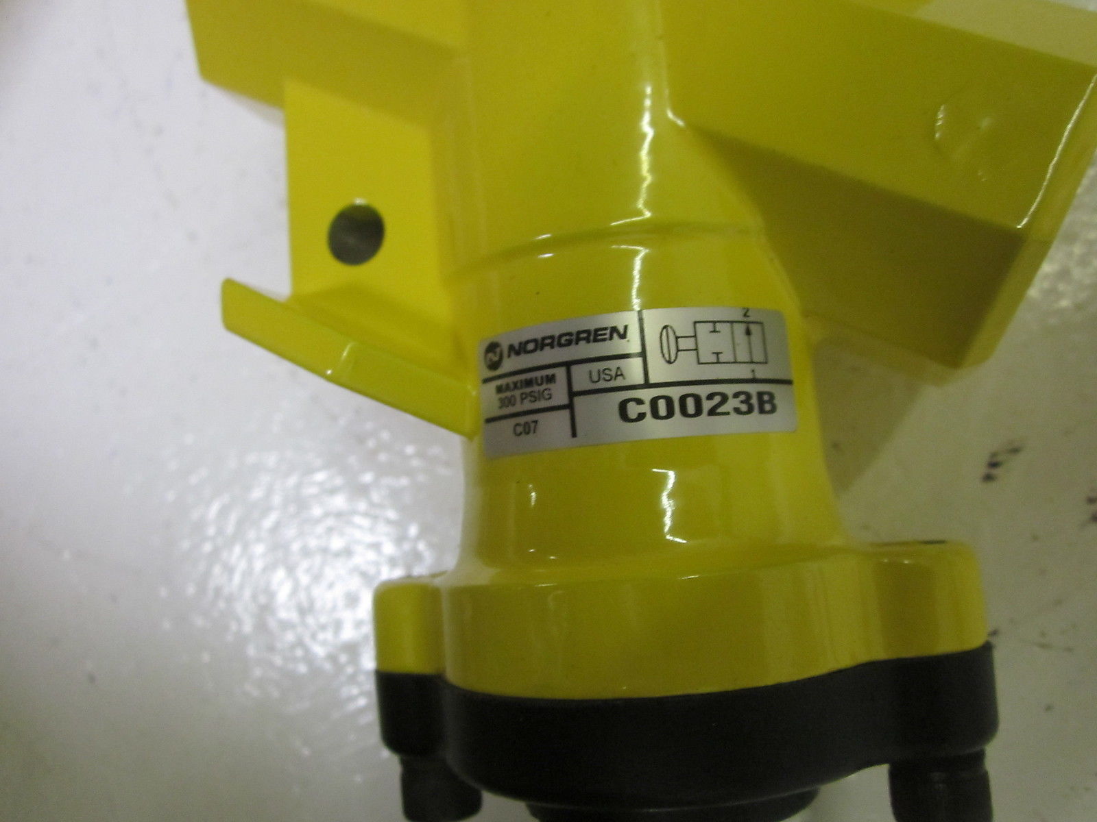 NORGREN C0023B LOCKOUT VALVE 3/8" NSMP