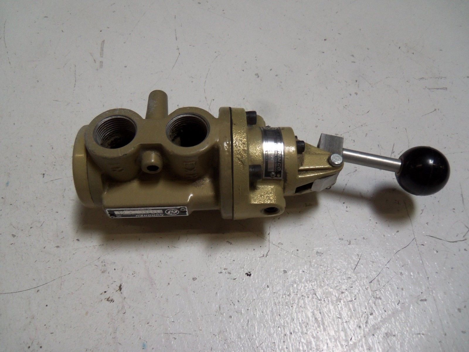 NORGREN E1025C-C1 POPPET VALVE AS PICTURED UNMP