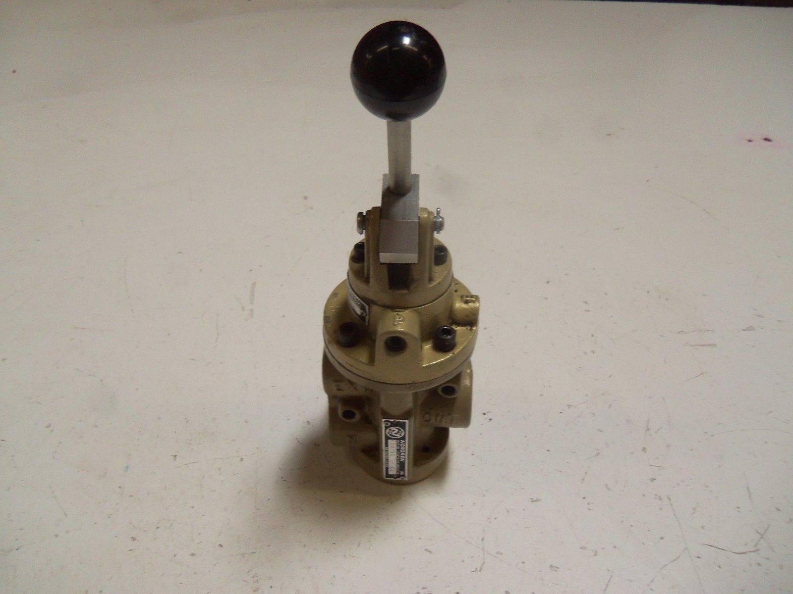 NORGREN E1025C-C1 POPPET VALVE AS PICTURED UNMP