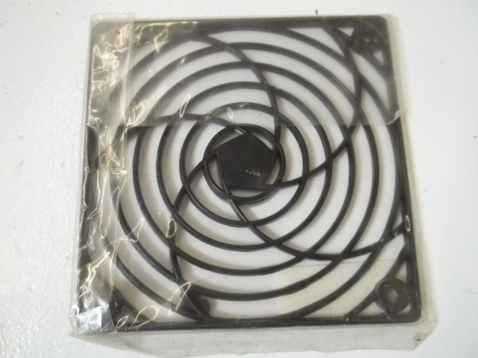 NULINE 0257965 PLASTIC FAN GUARD 4.7" NSNP OUT OF A  BOX